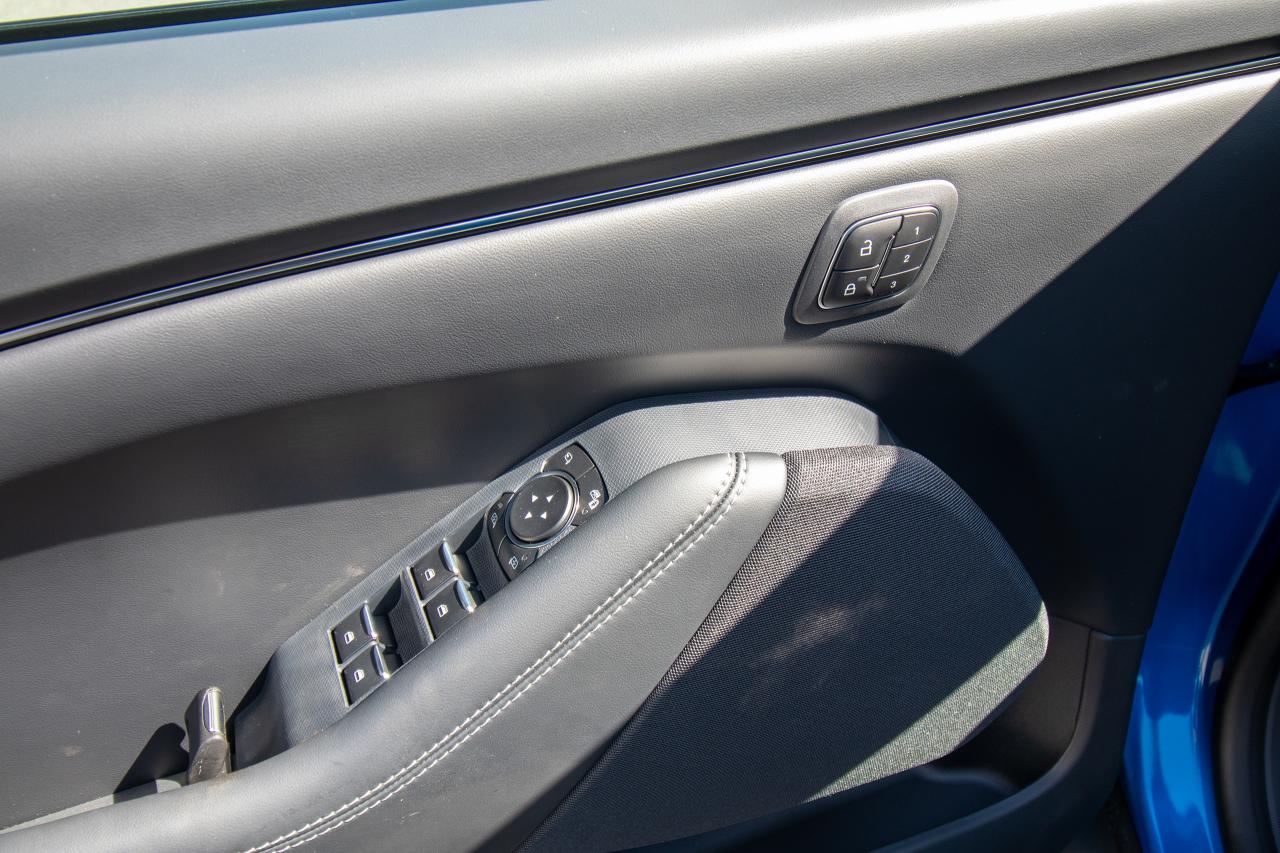 2025 Ford Mustang Mach-E Select AWD Photo5