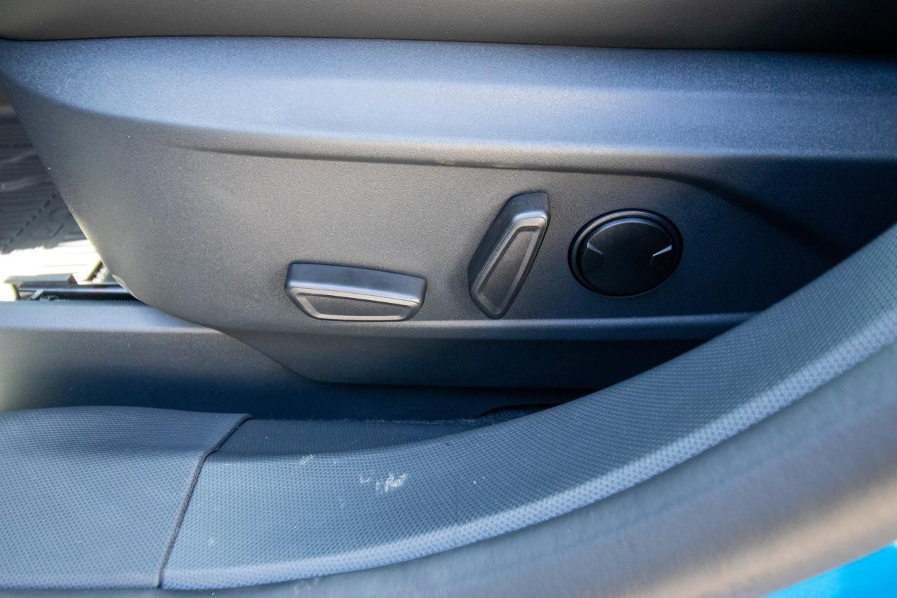 2025 Ford Mustang Mach-E Select AWD Photo5