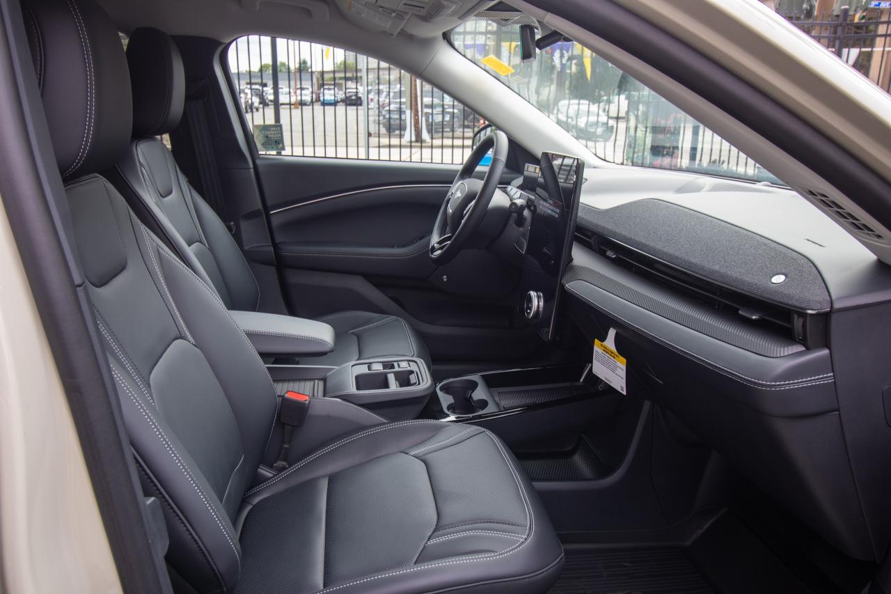 2025 Ford Mustang Mach-E Premium RWD Photo5