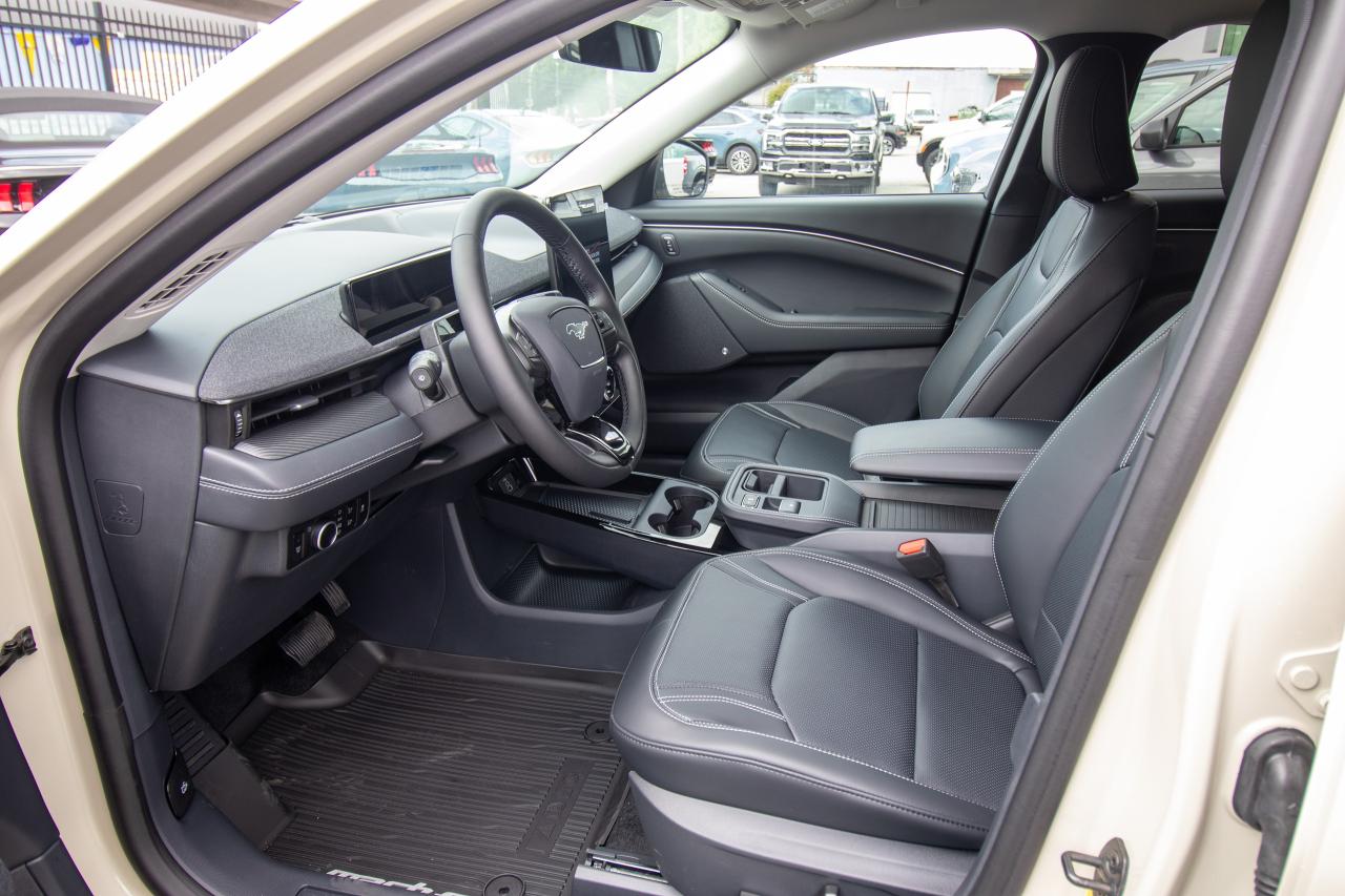 2025 Ford Mustang Mach-E Premium RWD Photo5