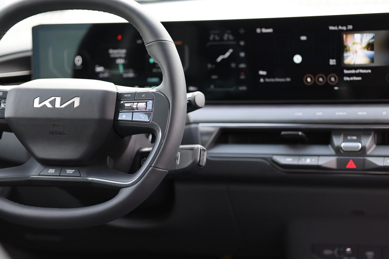 2026 Kia EV9 Land w/Plus Package AWD Photo