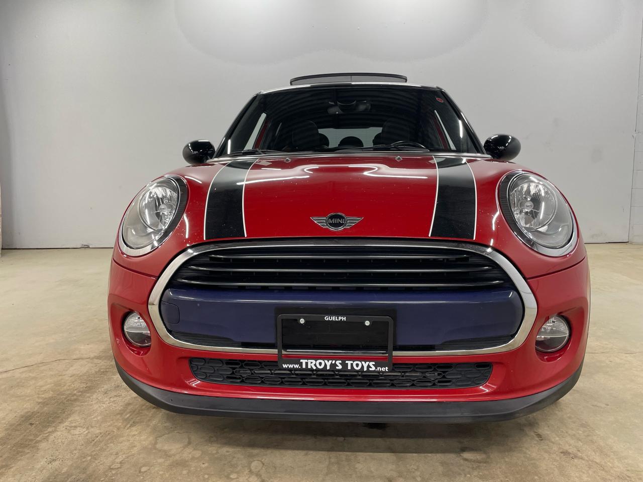 2017 MINI Cooper 5dr HB Photo22