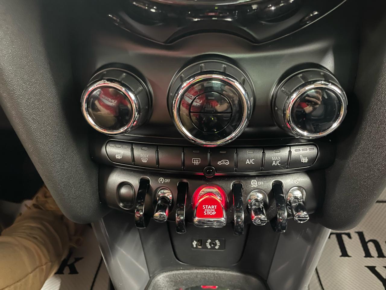 2017 MINI Cooper 5dr HB Photo37