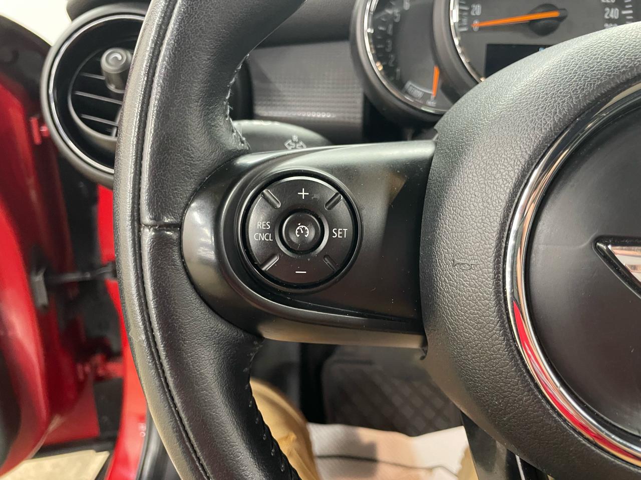 2017 MINI Cooper 5dr HB Photo34