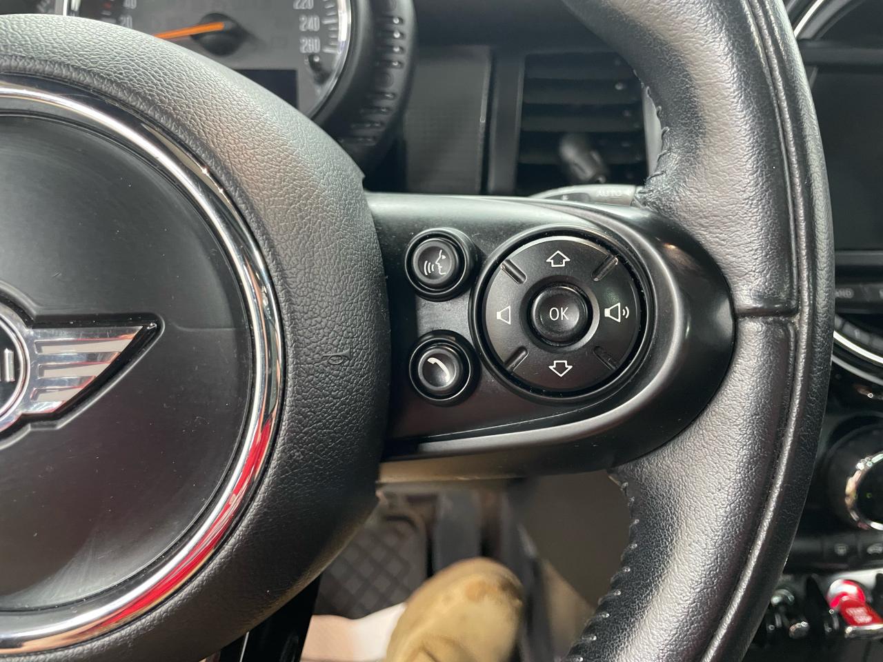 2017 MINI Cooper 5dr HB Photo15
