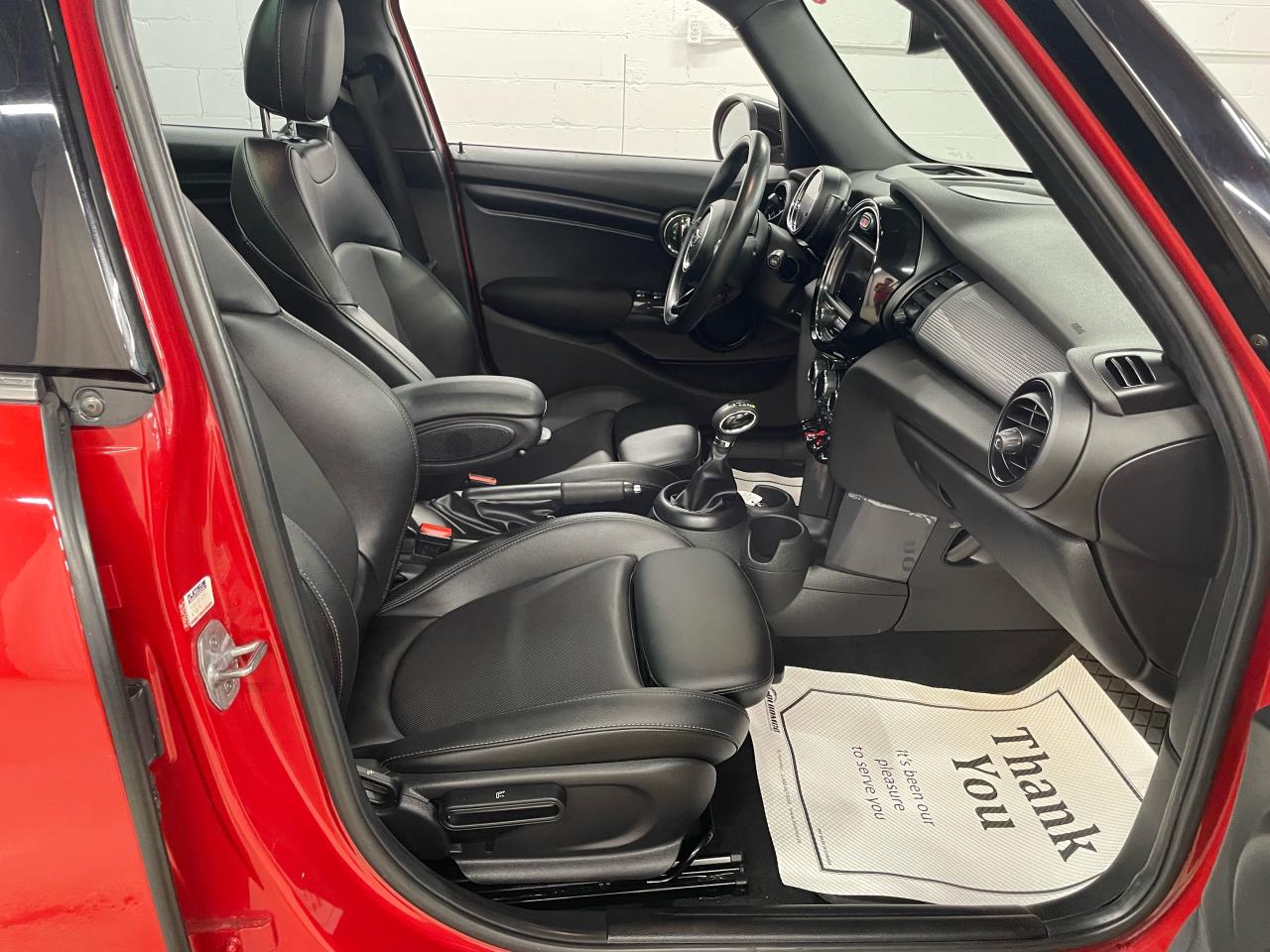 2017 MINI Cooper 5dr HB Photo31