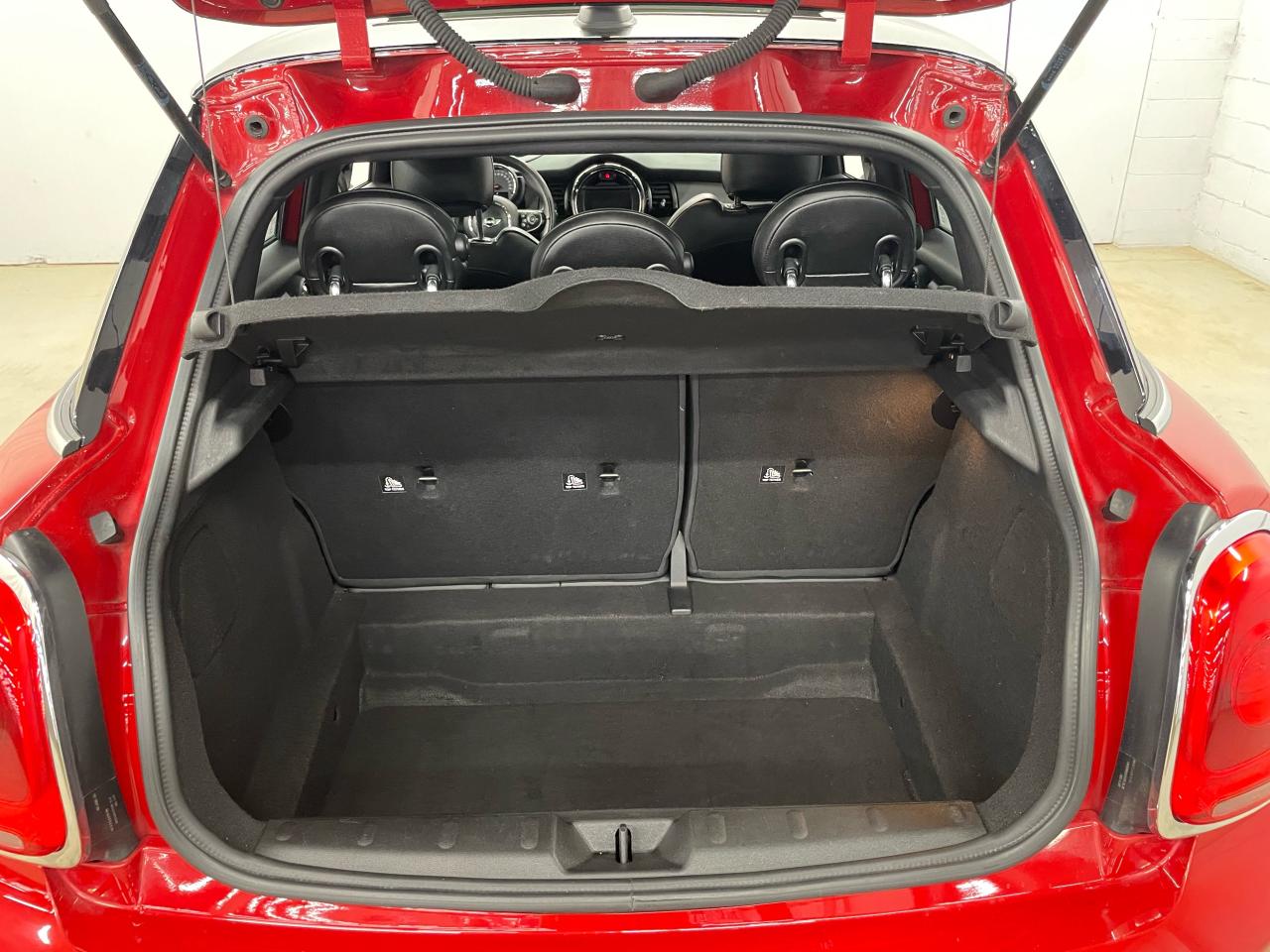 2017 MINI Cooper 5dr HB Photo26