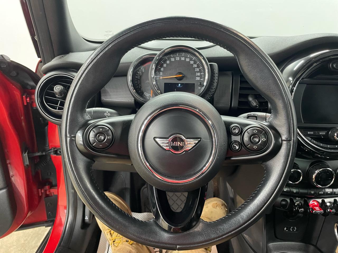 2017 MINI Cooper 5dr HB Photo33