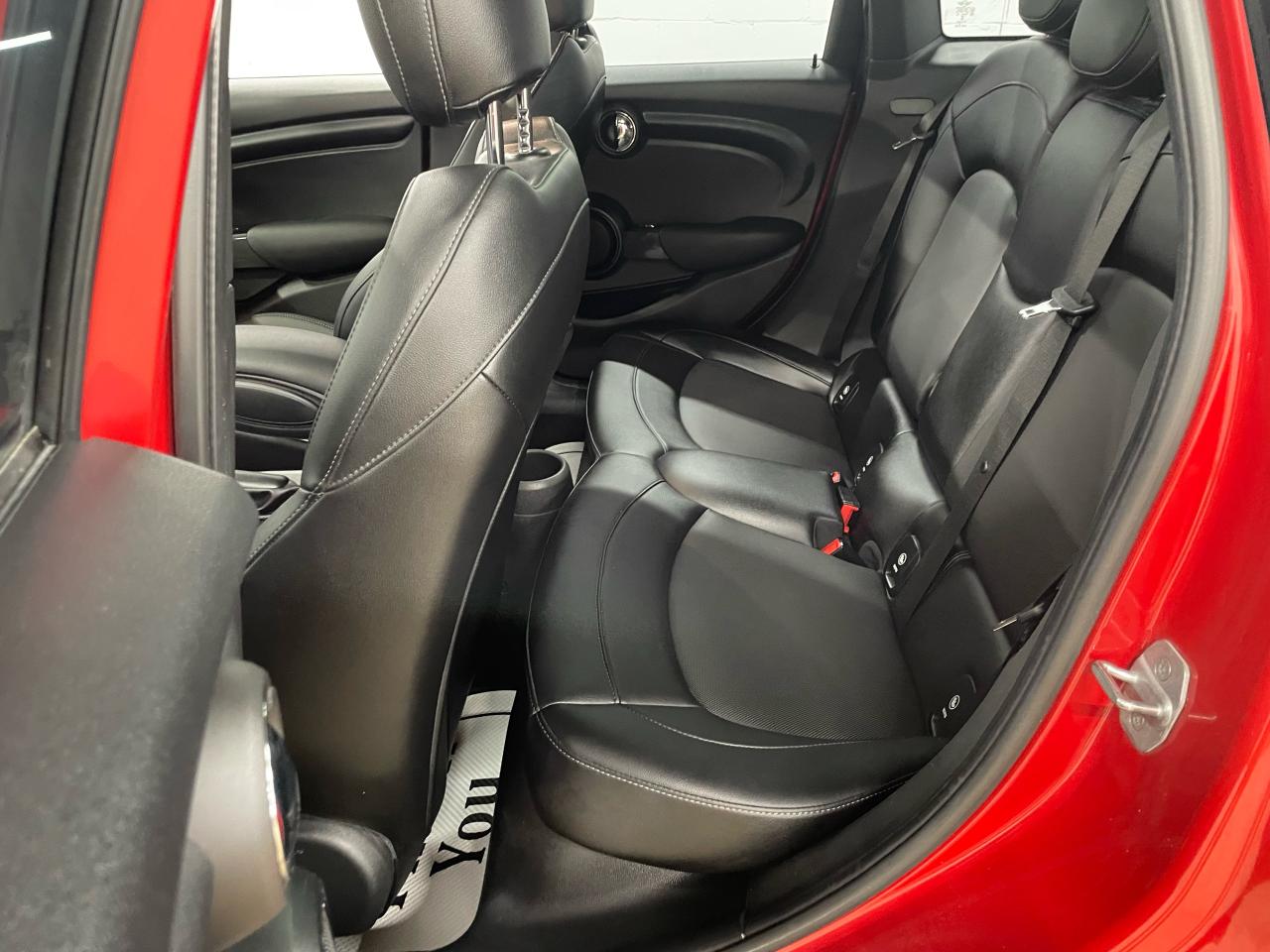 2017 MINI Cooper 5dr HB Photo29
