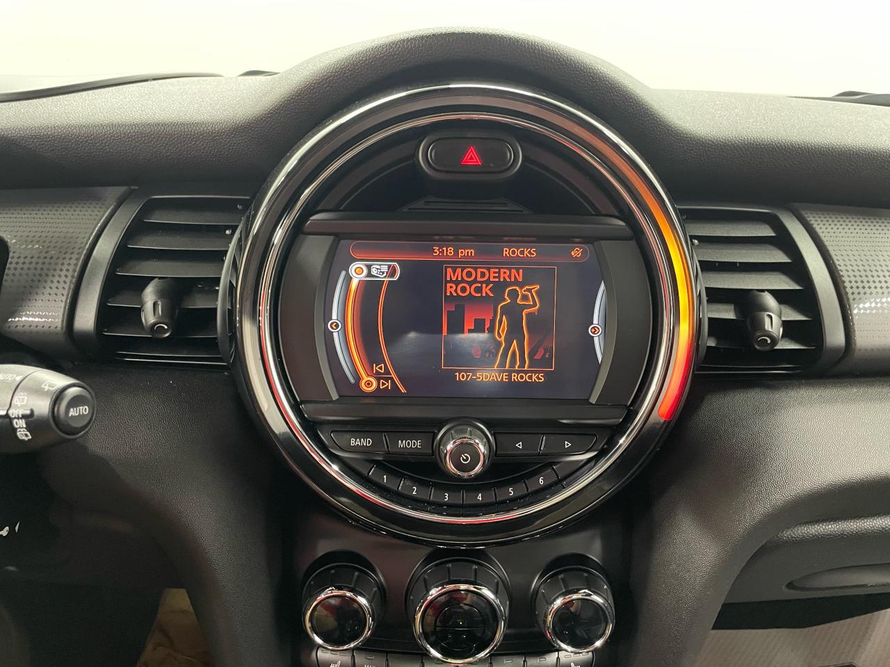 2017 MINI Cooper 5dr HB Photo36