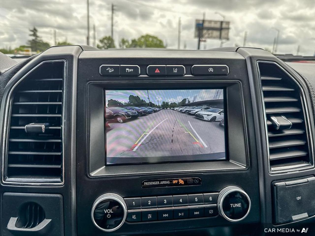 2021 Ford Expedition LIMITED / ONE OWNER / NO ACCIDENTS / LEATHER / AWD - Photo #19