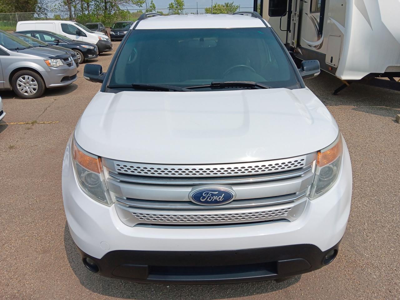 2014 Ford Explorer XLT, 7 Pass 4x4, Htd Seats, Bu Cam, Power liftgate - Photo #2