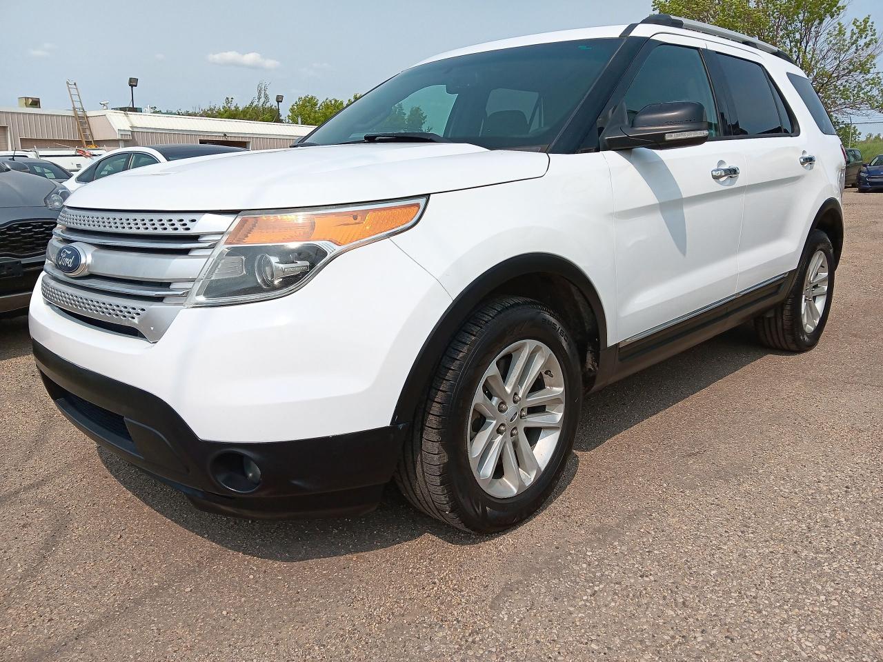 2014 Ford Explorer XLT, 7 Pass 4x4, Htd Seats, Bu Cam, Power liftgate - Photo #3