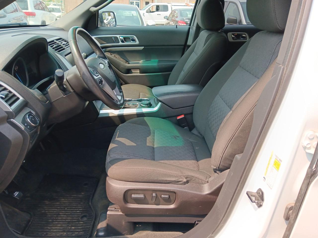 2014 Ford Explorer XLT, 7 Pass 4x4, Htd Seats, Bu Cam, Power liftgate - Photo #17