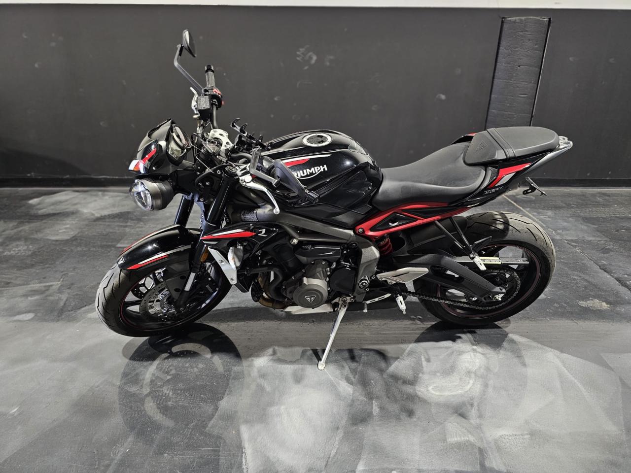 2021 Triumph Speed Triple R 765R - Photo #2