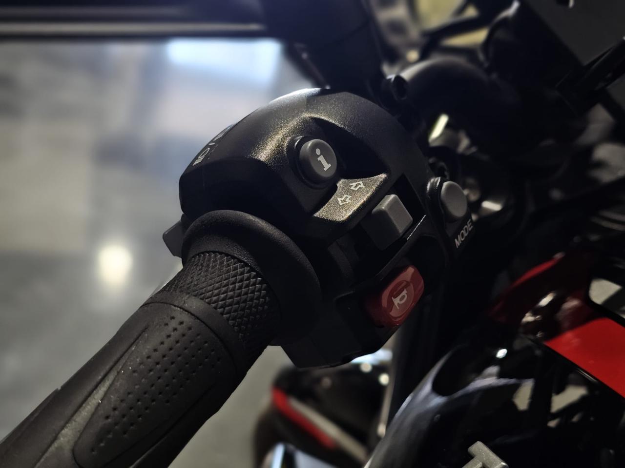 2021 Triumph Speed Triple R 765R - Photo #10
