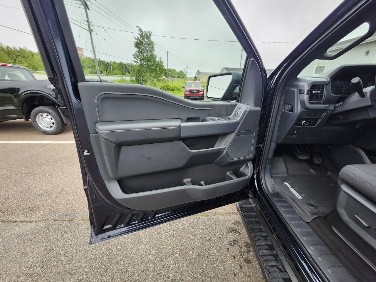 2025 Ford F-150 XLT 4WD SuperCrew 5.5' Box Photo5
