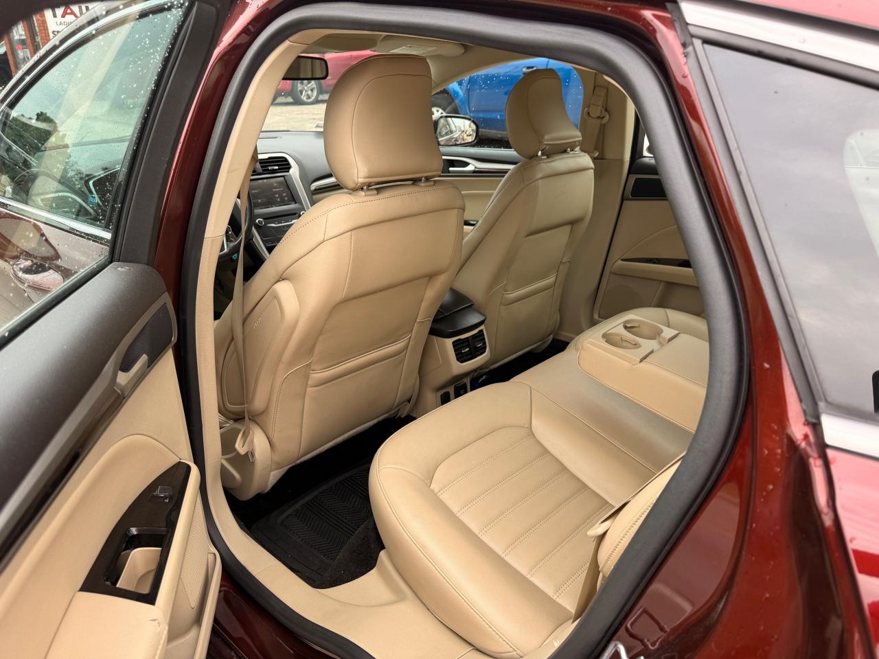 2015 Ford Fusion SE - Photo #17