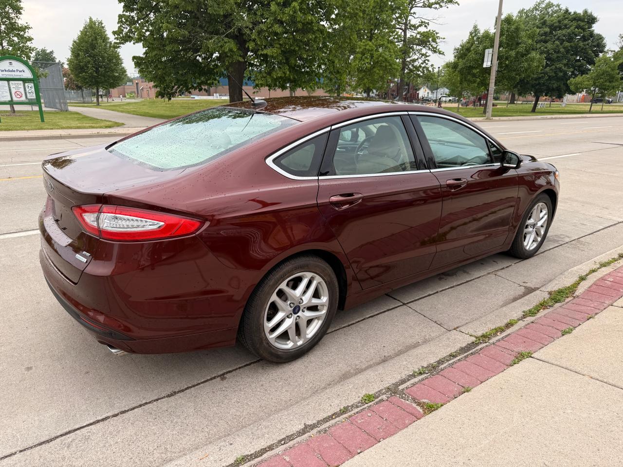 2015 Ford Fusion SE - Photo #10