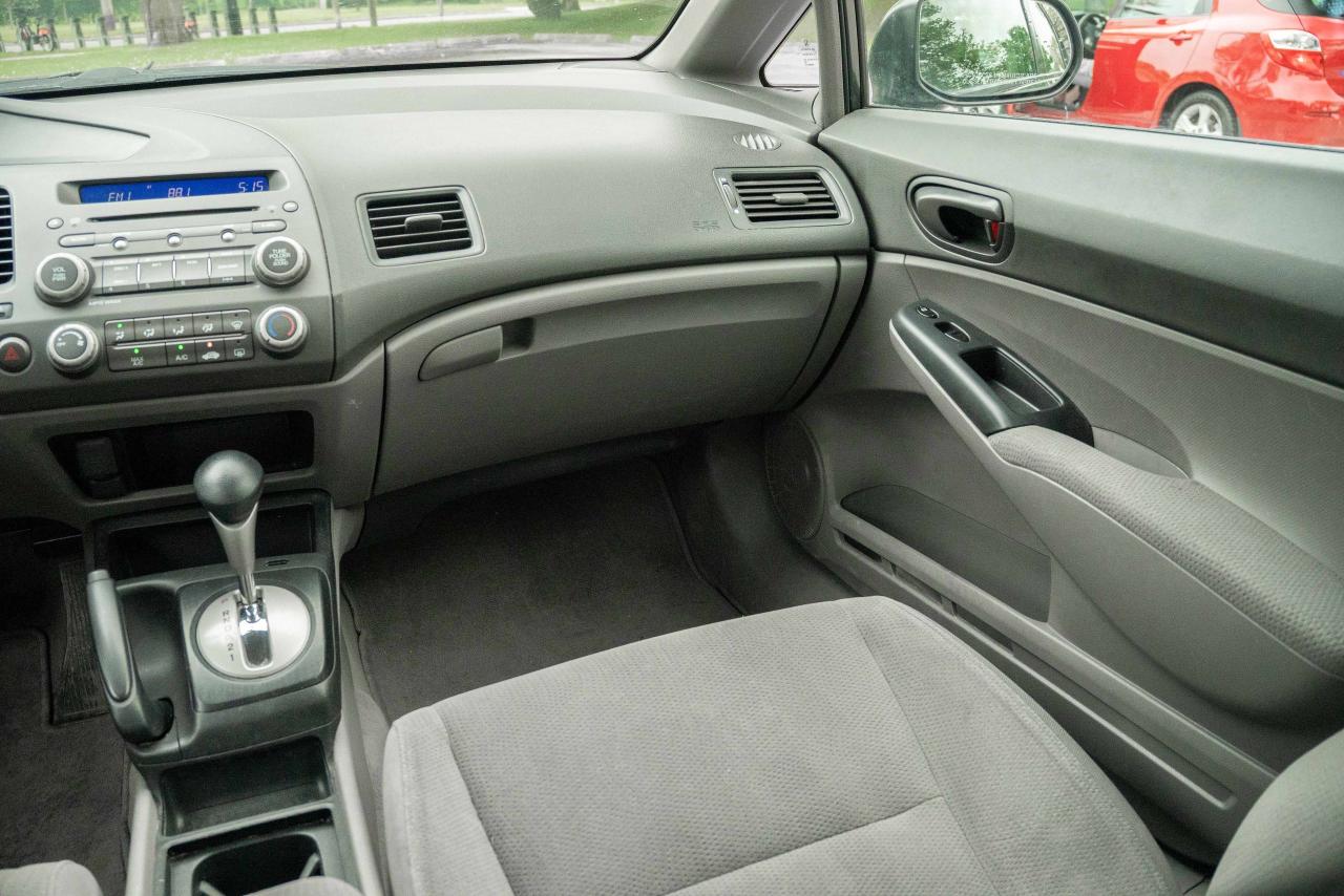 2010 Honda Civic DX-G - Photo #31