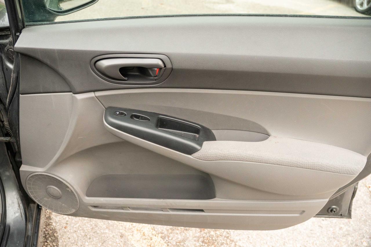 2010 Honda Civic DX-G - Photo #40