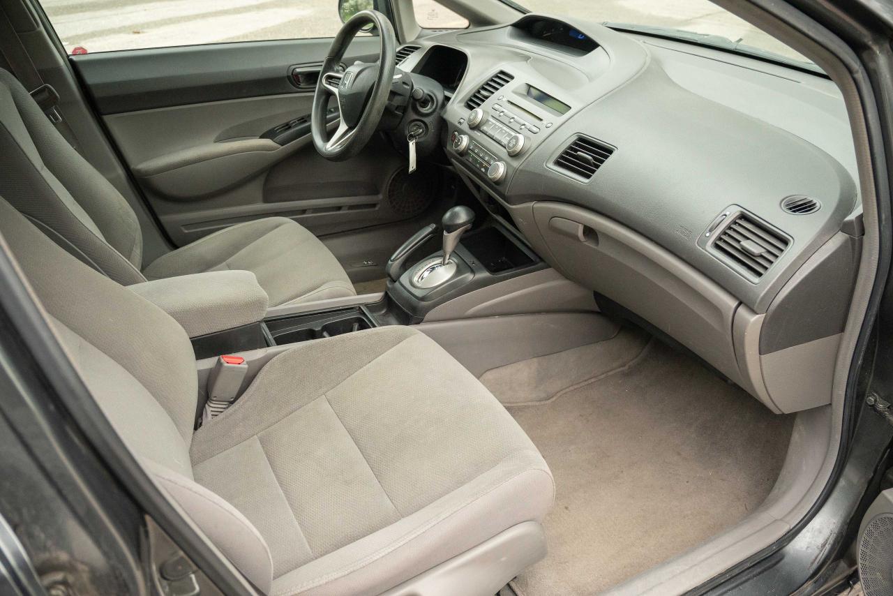 2010 Honda Civic DX-G - Photo #41