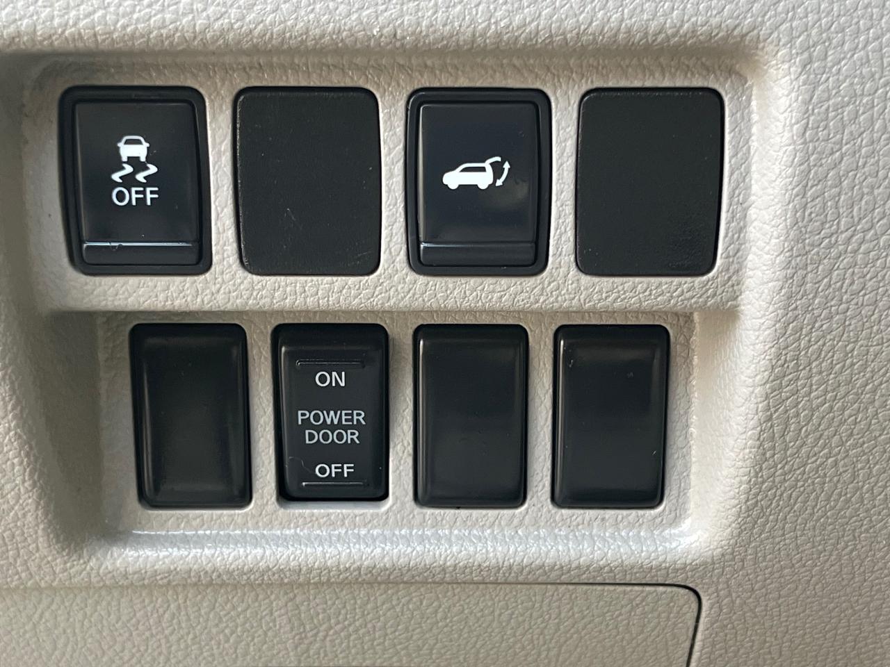 2013 Nissan Quest SL-Backup cam-Sunroof-Heated seats & more! - Photo #25