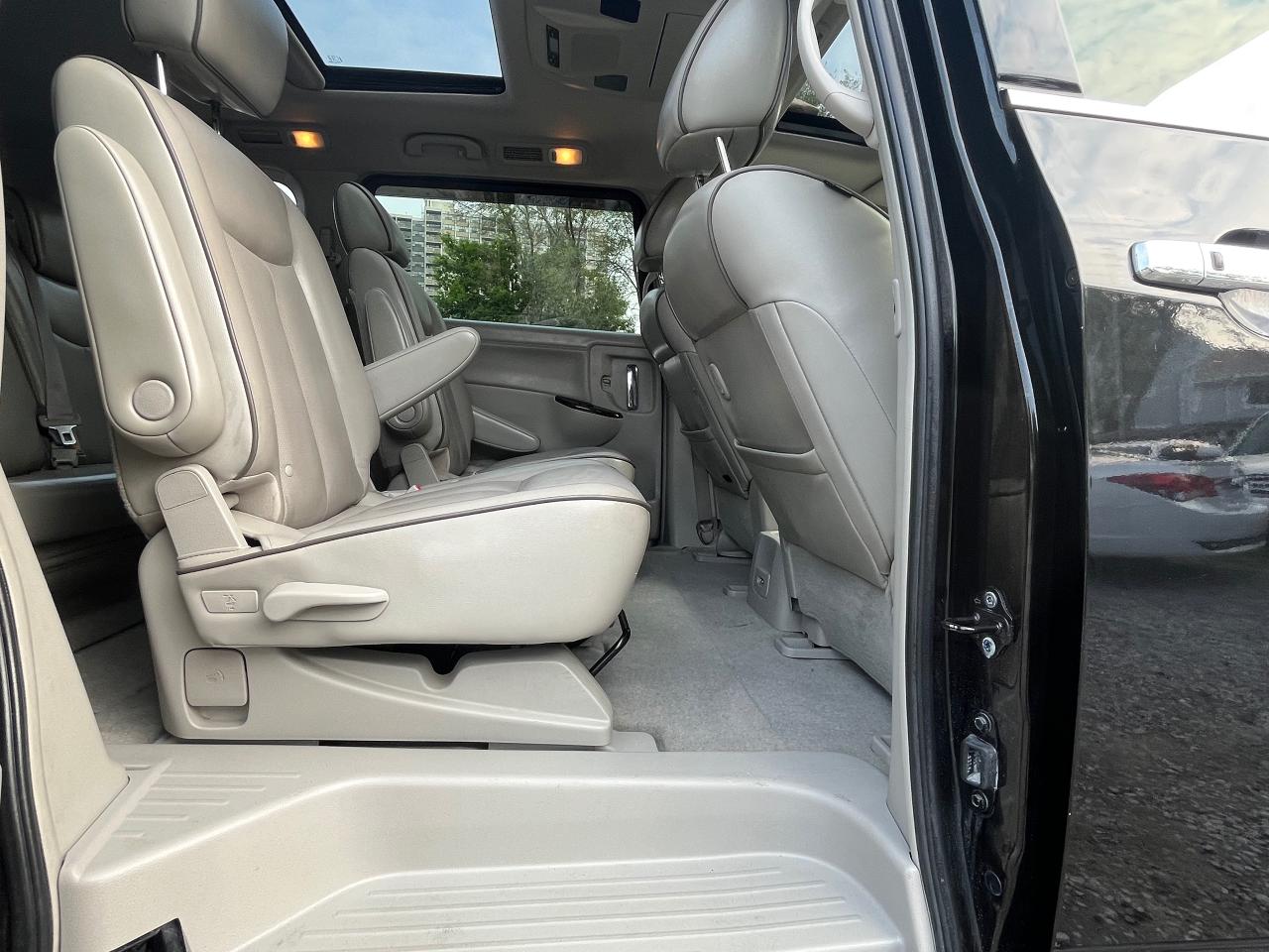 2013 Nissan Quest SL-Backup cam-Sunroof-Heated seats & more! - Photo #15