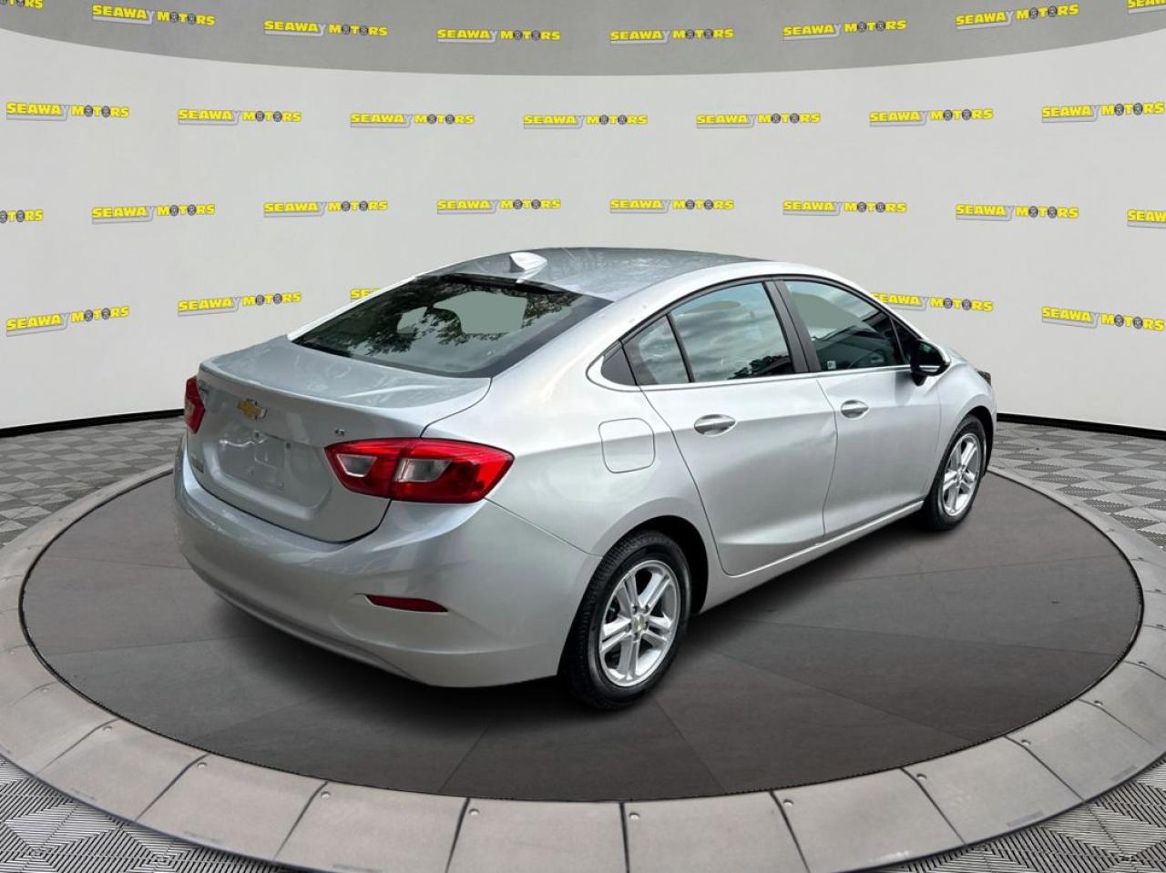 2017 Chevrolet Cruze LT - Photo #3