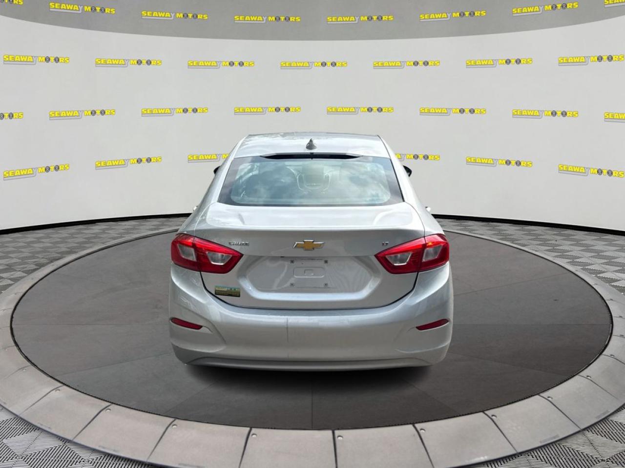 2017 Chevrolet Cruze LT - Photo #4