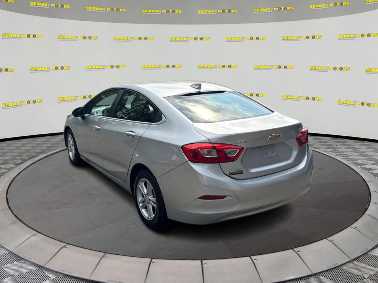2017 Chevrolet Cruze LT - Photo #5