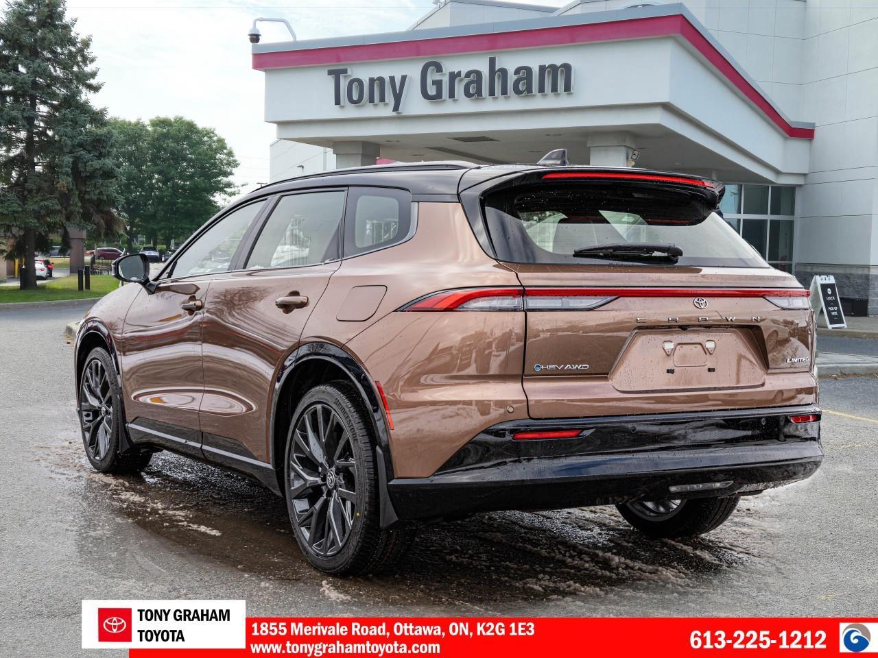 2025 Toyota Crown Signia Limited Photo3