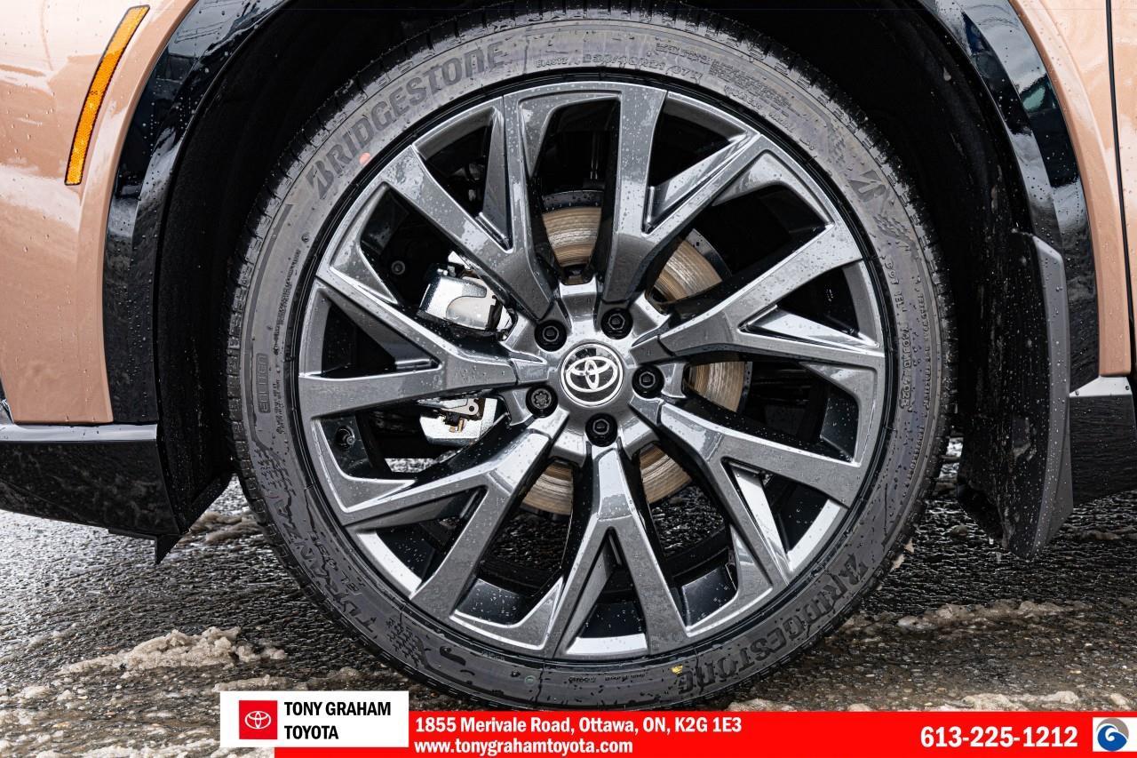 2025 Toyota Crown Signia Limited Photo