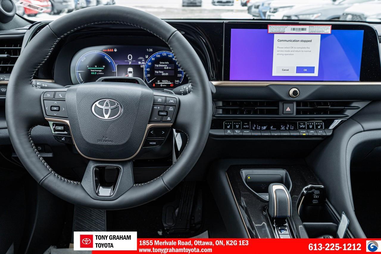 2025 Toyota Crown Signia Limited Photo