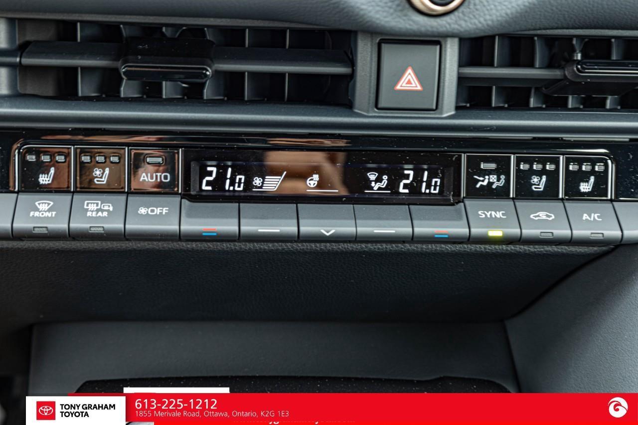 2025 Toyota Crown Signia Limited Photo