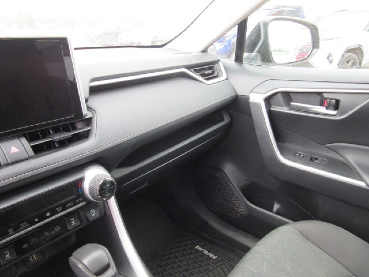 2024 Toyota RAV4 XLE Photo