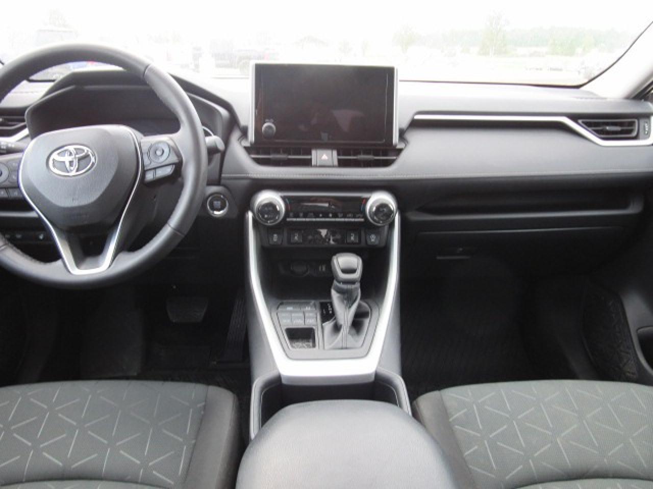2024 Toyota RAV4 XLE Photo