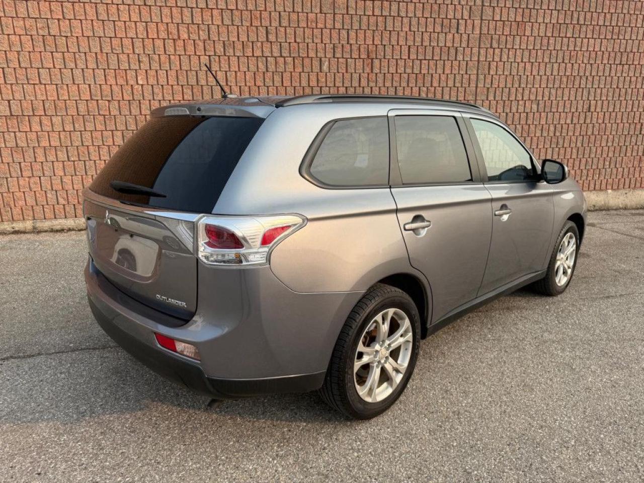 2014 Mitsubishi Outlander ES |4WD|LEATHER|SUNROOF|HEATED SEATS|BLUETOOTH| - Photo #6