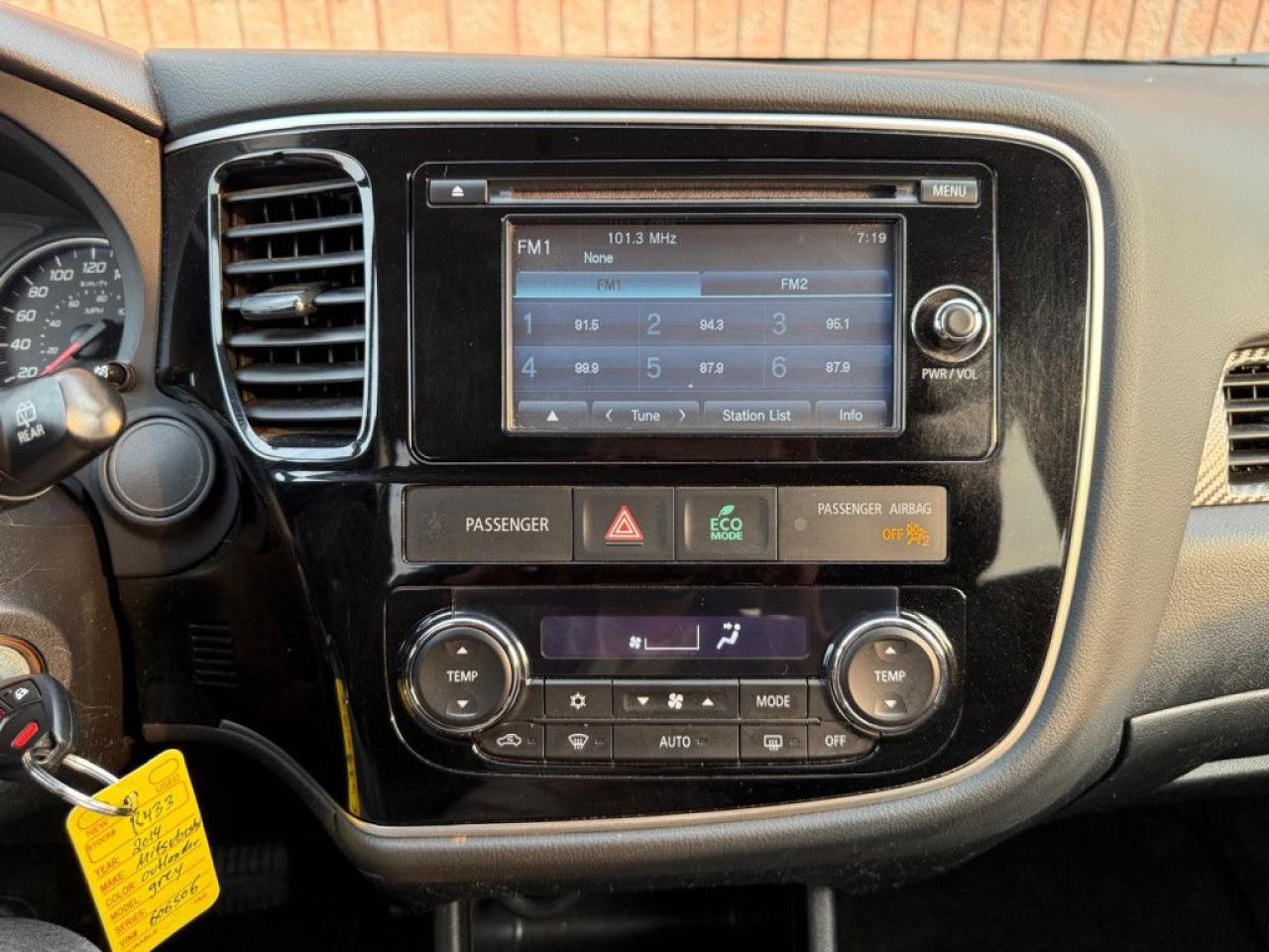 2014 Mitsubishi Outlander ES |4WD|LEATHER|SUNROOF|HEATED SEATS|BLUETOOTH| - Photo #18
