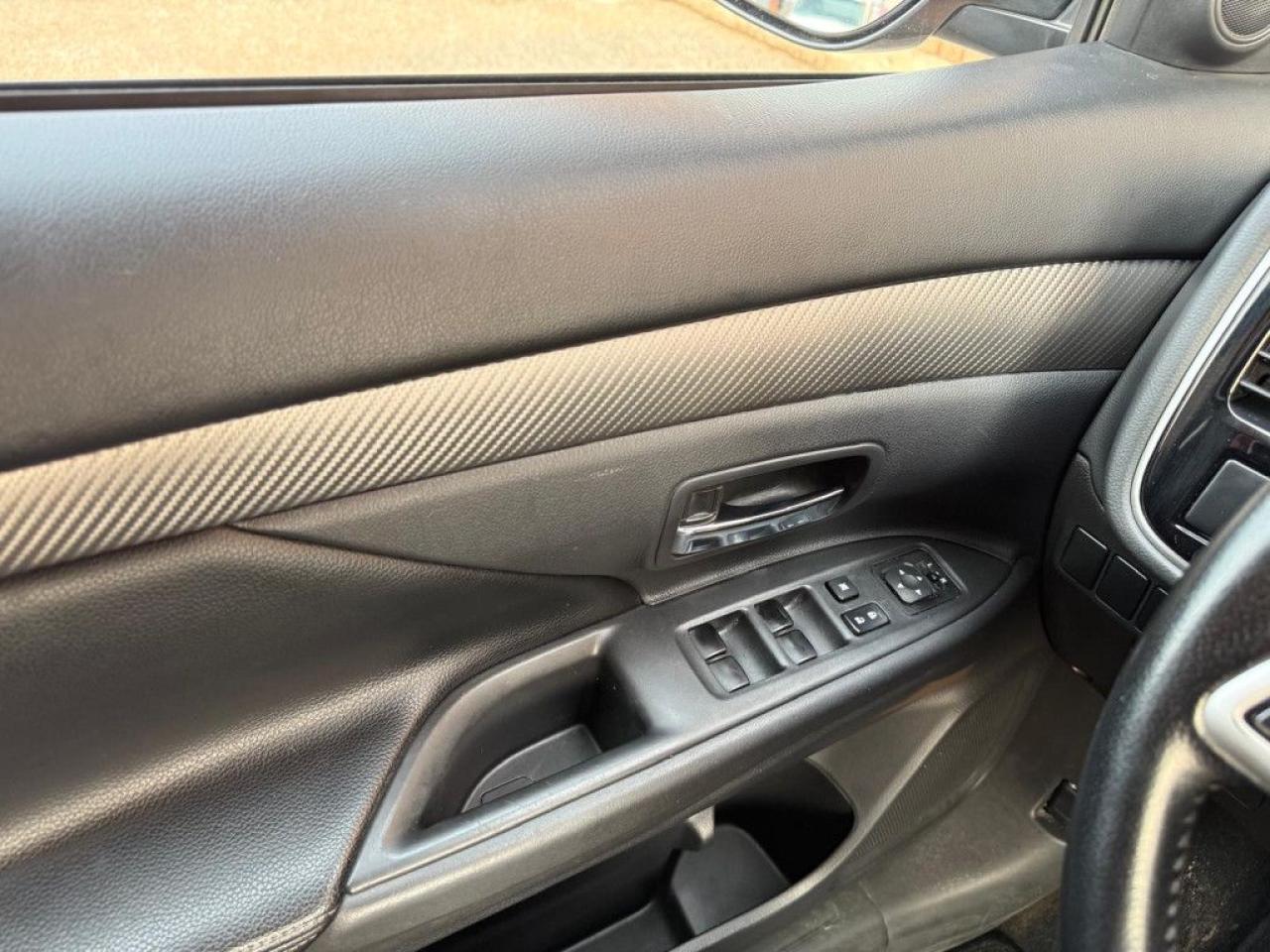 2014 Mitsubishi Outlander ES |4WD|LEATHER|SUNROOF|HEATED SEATS|BLUETOOTH| - Photo #29