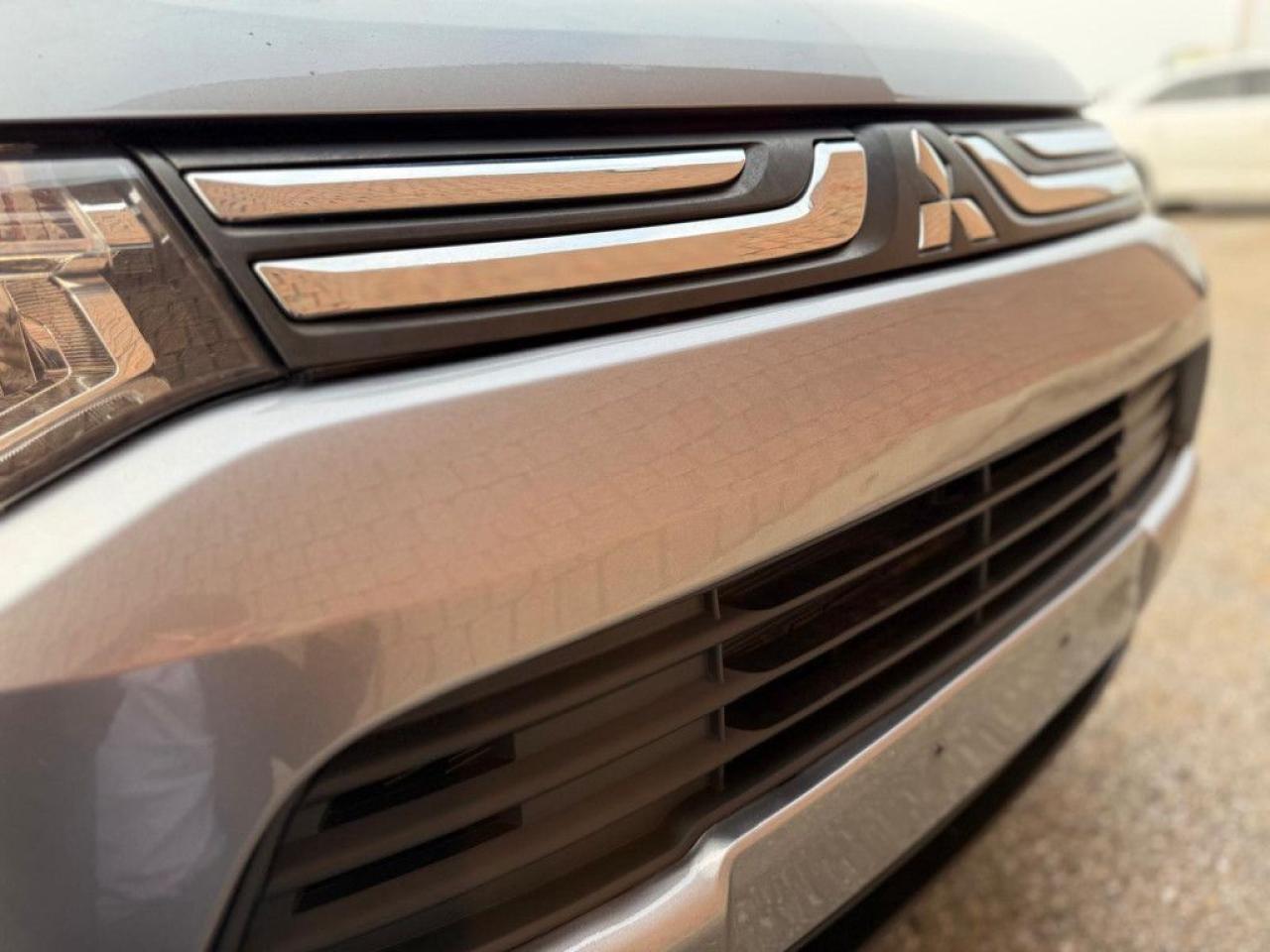 2014 Mitsubishi Outlander ES |4WD|LEATHER|SUNROOF|HEATED SEATS|BLUETOOTH| - Photo #30