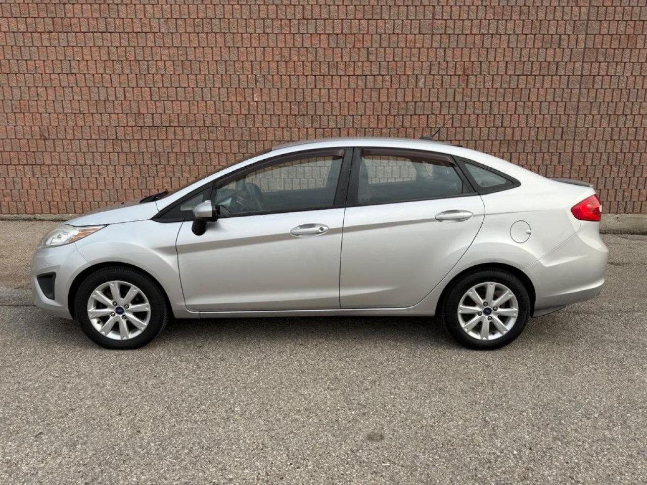 2013 Ford Fiesta SE |LOW KMS|HEATED SEATS|BLUETOOTH|MULTI-FUNCTION STEERING WHEEL| - Photo #3