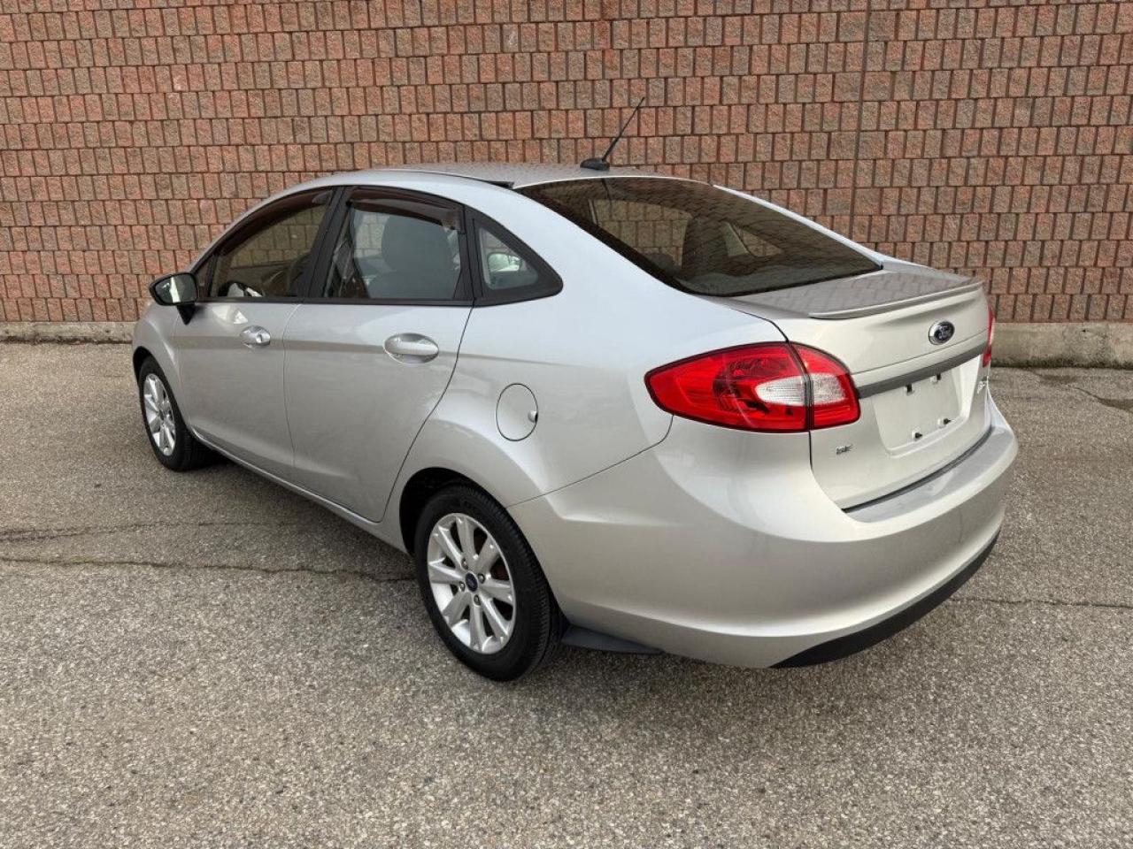 2013 Ford Fiesta SE |LOW KMS|HEATED SEATS|BLUETOOTH|MULTI-FUNCTION STEERING WHEEL| - Photo #4