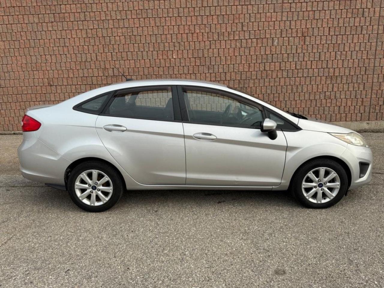 2013 Ford Fiesta SE |LOW KMS|HEATED SEATS|BLUETOOTH|MULTI-FUNCTION STEERING WHEEL| - Photo #7