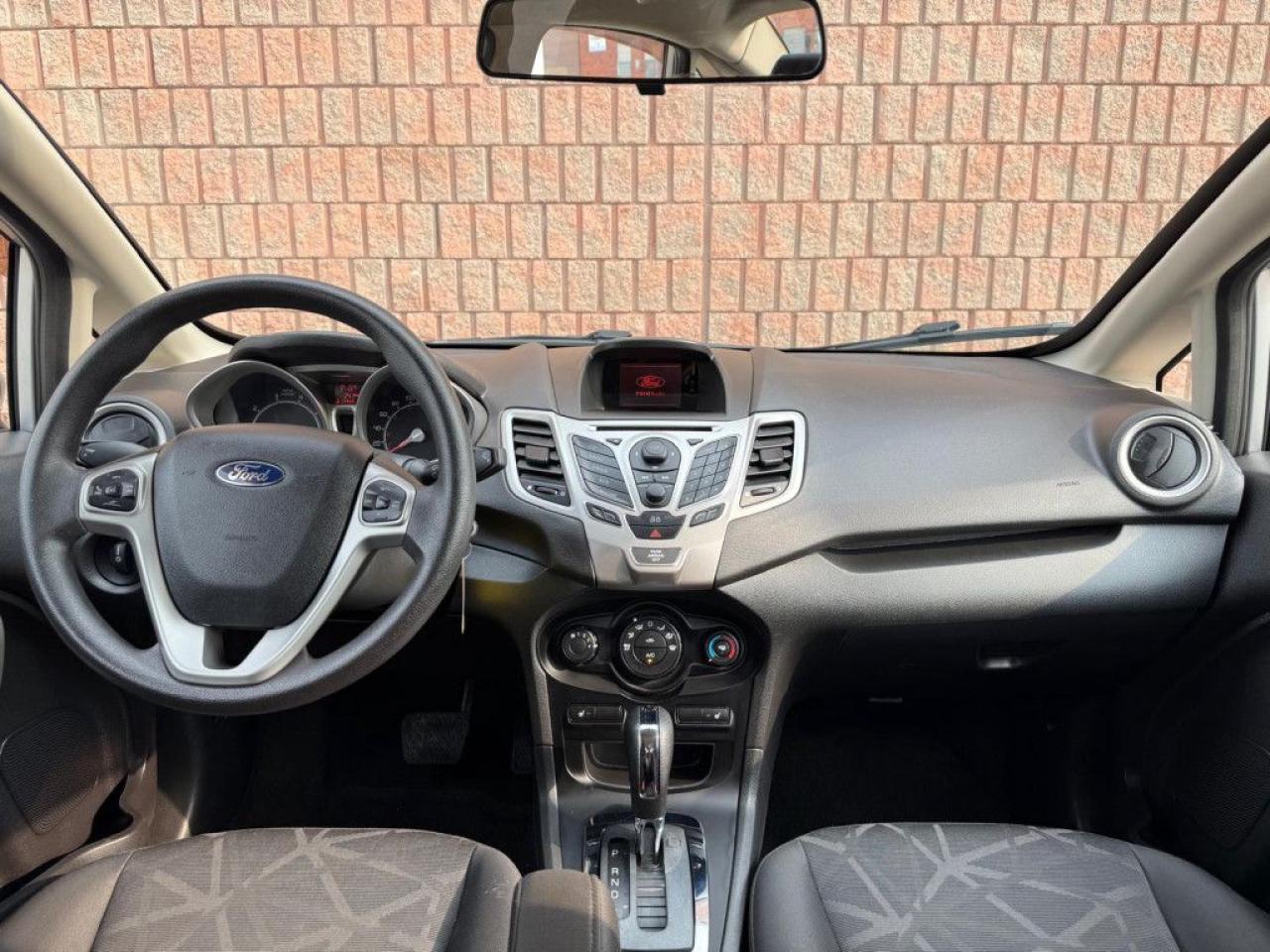 2013 Ford Fiesta SE |LOW KMS|HEATED SEATS|BLUETOOTH|MULTI-FUNCTION STEERING WHEEL| - Photo #12