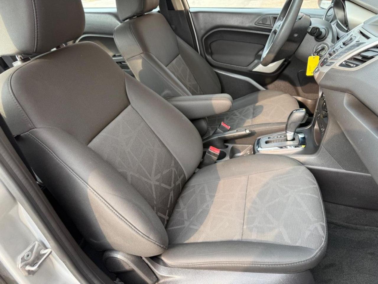 2013 Ford Fiesta SE |LOW KMS|HEATED SEATS|BLUETOOTH|MULTI-FUNCTION STEERING WHEEL| - Photo #16