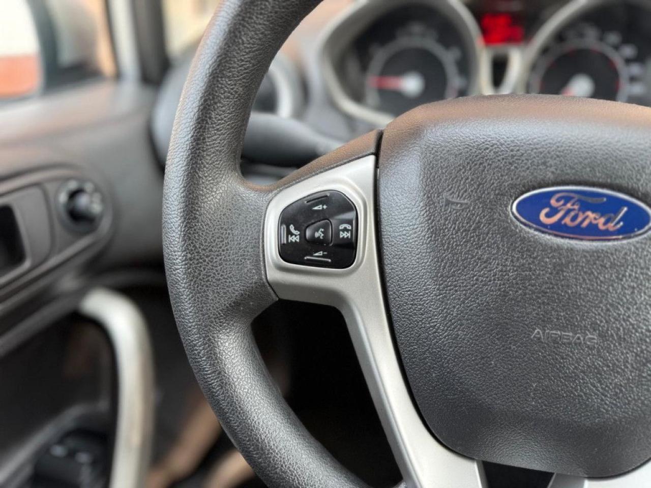 2013 Ford Fiesta SE |LOW KMS|HEATED SEATS|BLUETOOTH|MULTI-FUNCTION STEERING WHEEL| - Photo #17