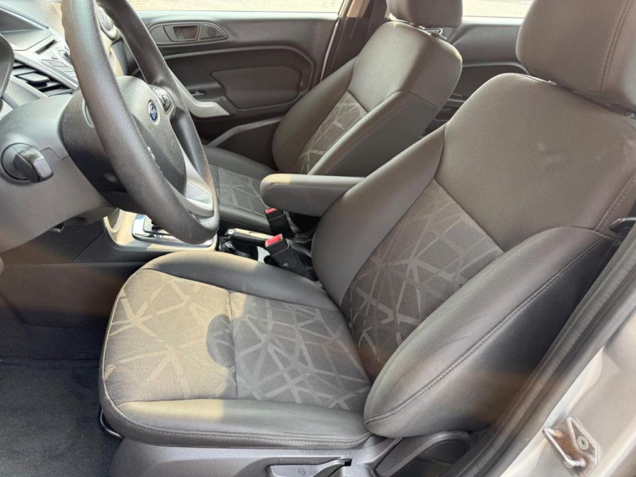 2013 Ford Fiesta SE |LOW KMS|HEATED SEATS|BLUETOOTH|MULTI-FUNCTION STEERING WHEEL| - Photo #19