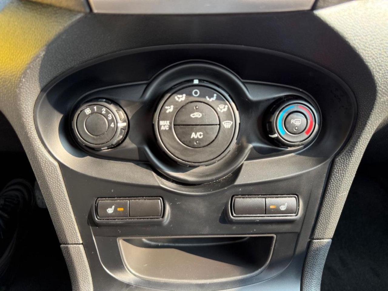 2013 Ford Fiesta SE |LOW KMS|HEATED SEATS|BLUETOOTH|MULTI-FUNCTION STEERING WHEEL| - Photo #20