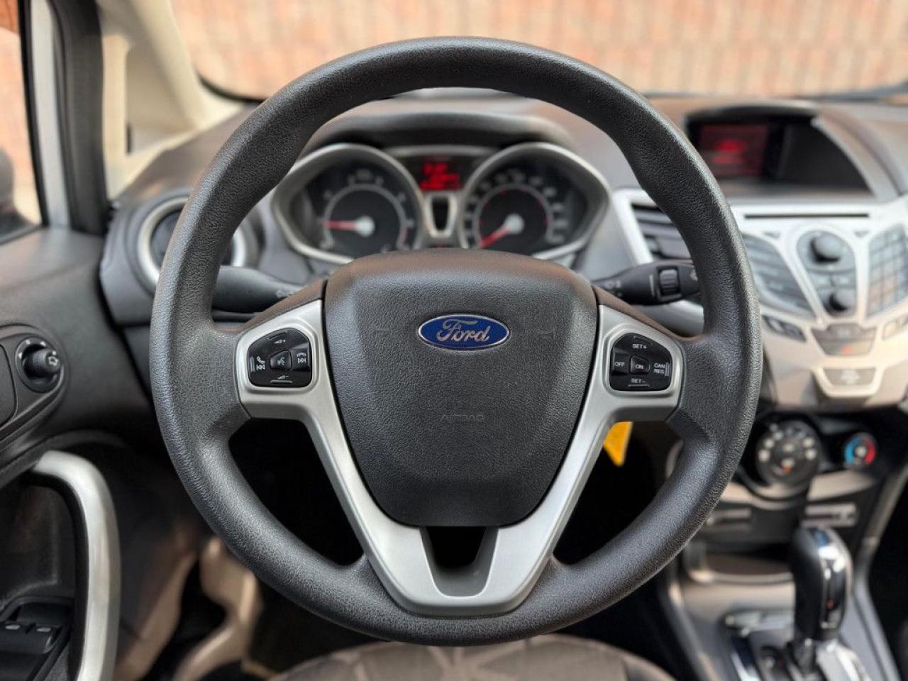 2013 Ford Fiesta SE |LOW KMS|HEATED SEATS|BLUETOOTH|MULTI-FUNCTION STEERING WHEEL| - Photo #21